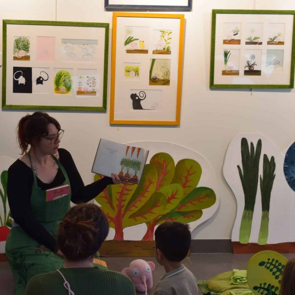 Lecture dans le cadre de l'exposition Pomelo, l'éléphant rose