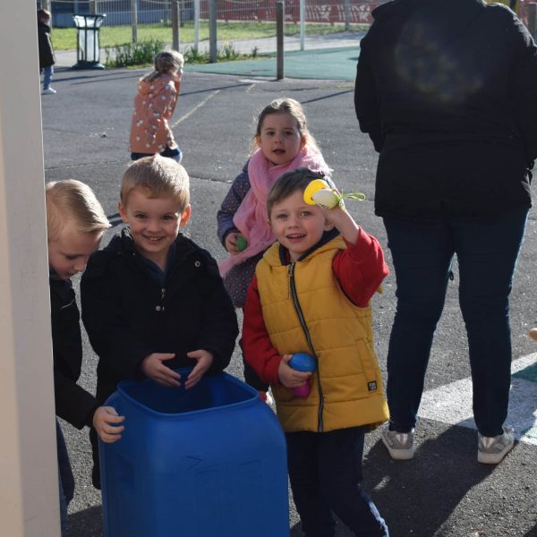 Chasse à l'œufs à l'école Dolto